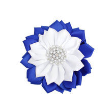 Load image into Gallery viewer, Flower Pearl Brooch