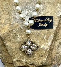 Load image into Gallery viewer, Vintage Crystal Floral Necklace