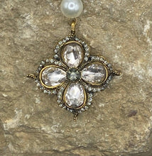 Load image into Gallery viewer, Vintage Crystal Floral Necklace