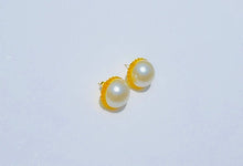 Load image into Gallery viewer, Big Pearl Studs