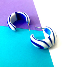 Load image into Gallery viewer, Sapphire Blue and White Stripe Bulb Agate Hoop Earrings
