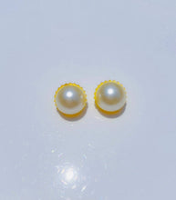 Load image into Gallery viewer, Big Pearl Studs