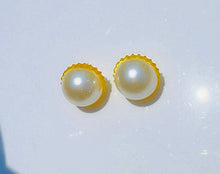 Load image into Gallery viewer, Big Pearl Studs