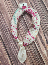 Load image into Gallery viewer, Pearl Magnetic Snap Printed Scarf Necklace