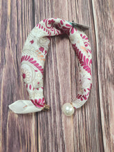 Load image into Gallery viewer, Pearl Magnetic Snap Printed Scarf Necklace