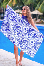 Load image into Gallery viewer, Lily Palm Towel