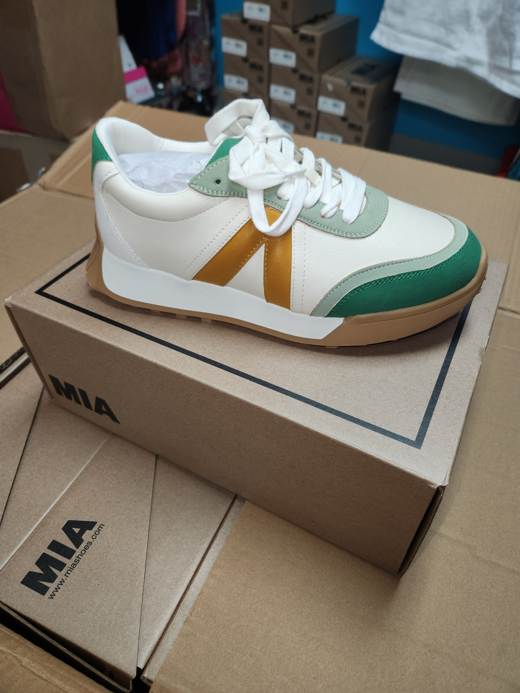 Mia 