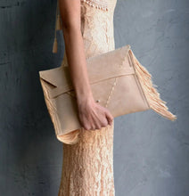 Load image into Gallery viewer, Medusa Clutch - Beige