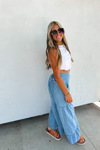 Load image into Gallery viewer, Ruffle Bottom Jeans