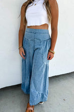 Load image into Gallery viewer, Ruffle Bottom Jeans